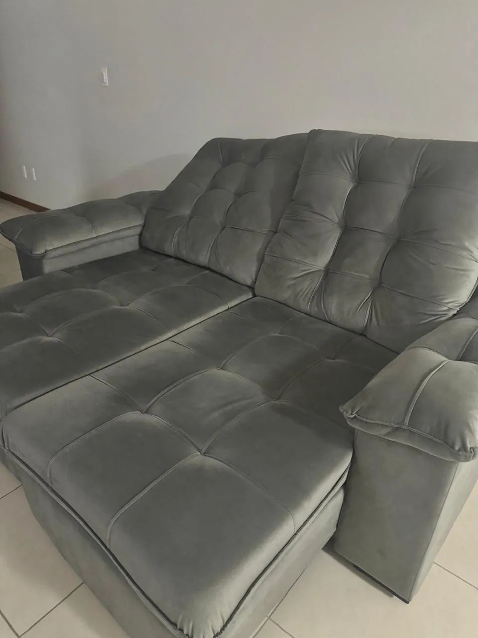 sofá retrátil 2 metros cinza - jaraguá estofados - Foto 2