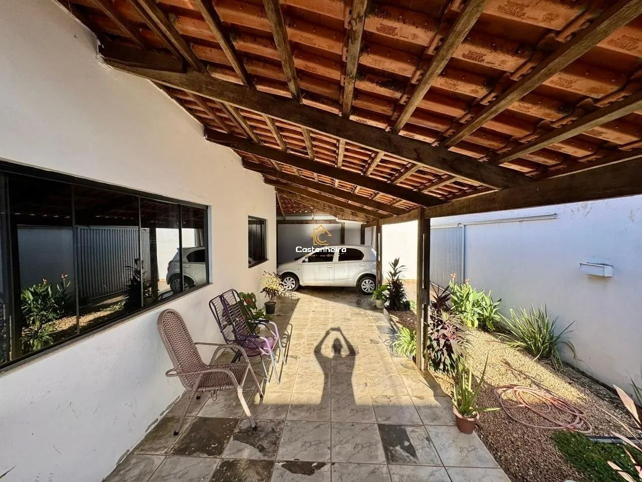 Casa com Edícula - 03 Quartos sendo 01 Suíte Plena - Plano Diretor Sul - Foto 2