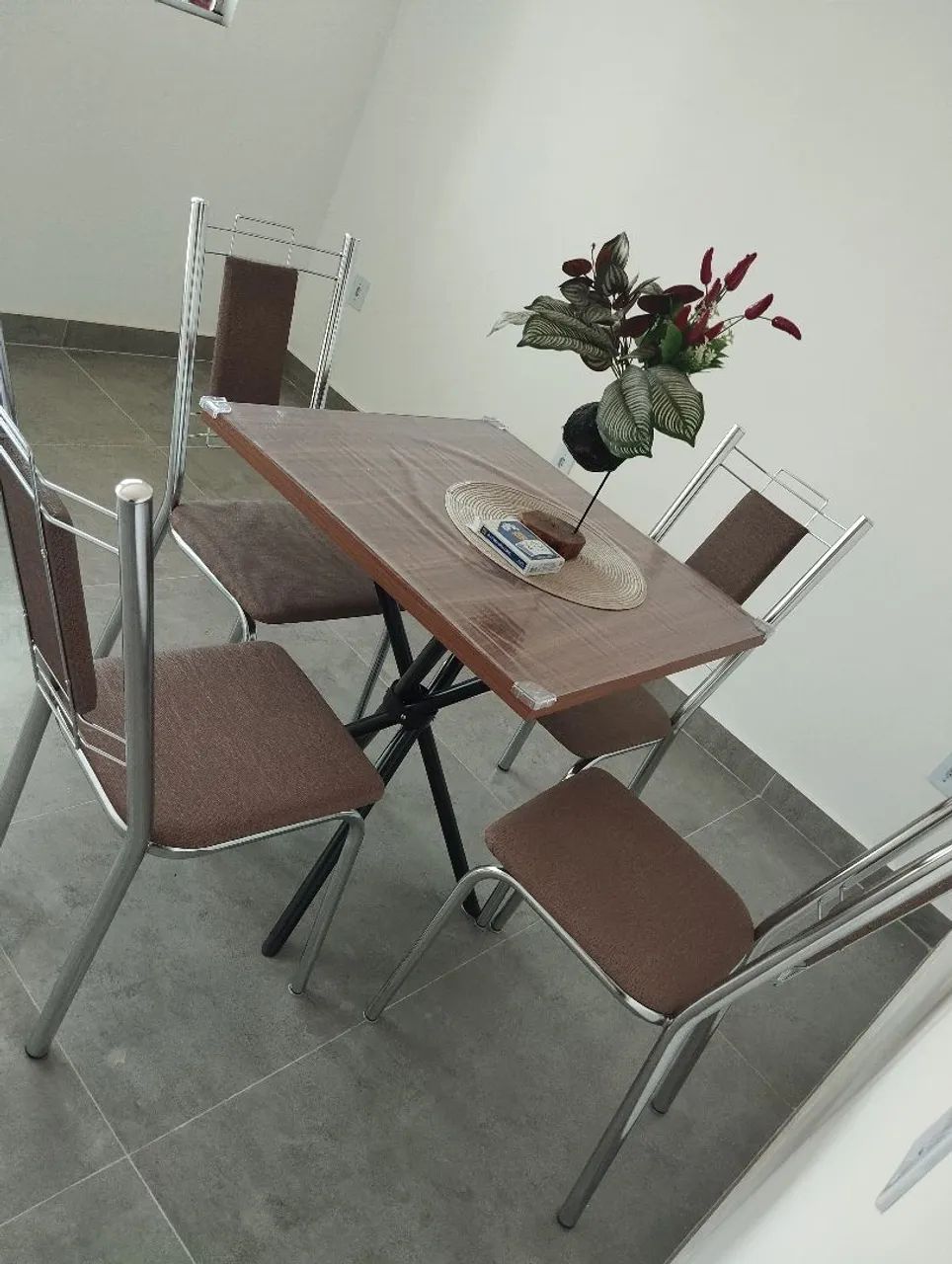 Venda mesa com 4 cadeiras 
