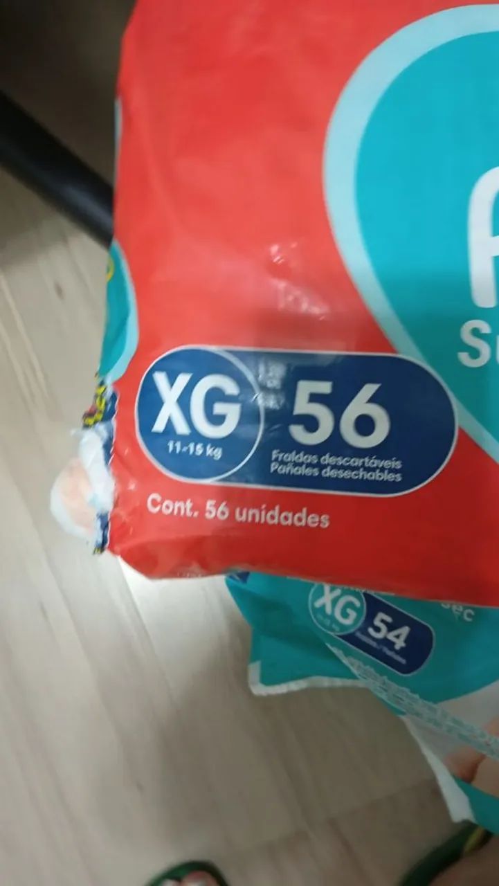 Fraldas Pampers com embalagem danificada 