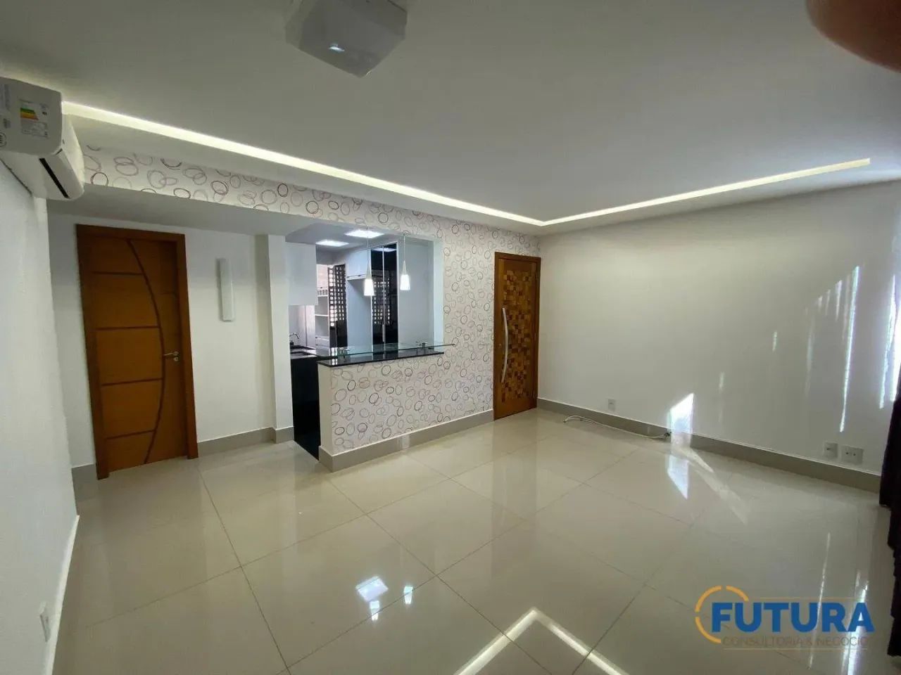 SQN 412, Apt com 70M2 reformado.