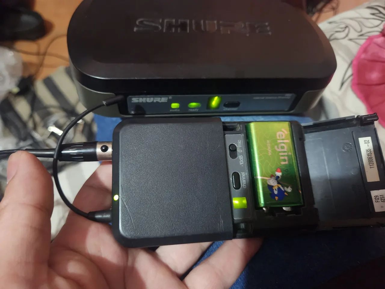 Receptor shure pg4 + transmissor pg1 e microfone  - Foto 5