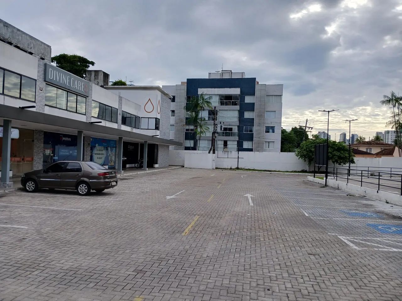 Aluga- se Sala Comercia Djama Batista 200m2 Creci-Am 6789  * - Foto 3