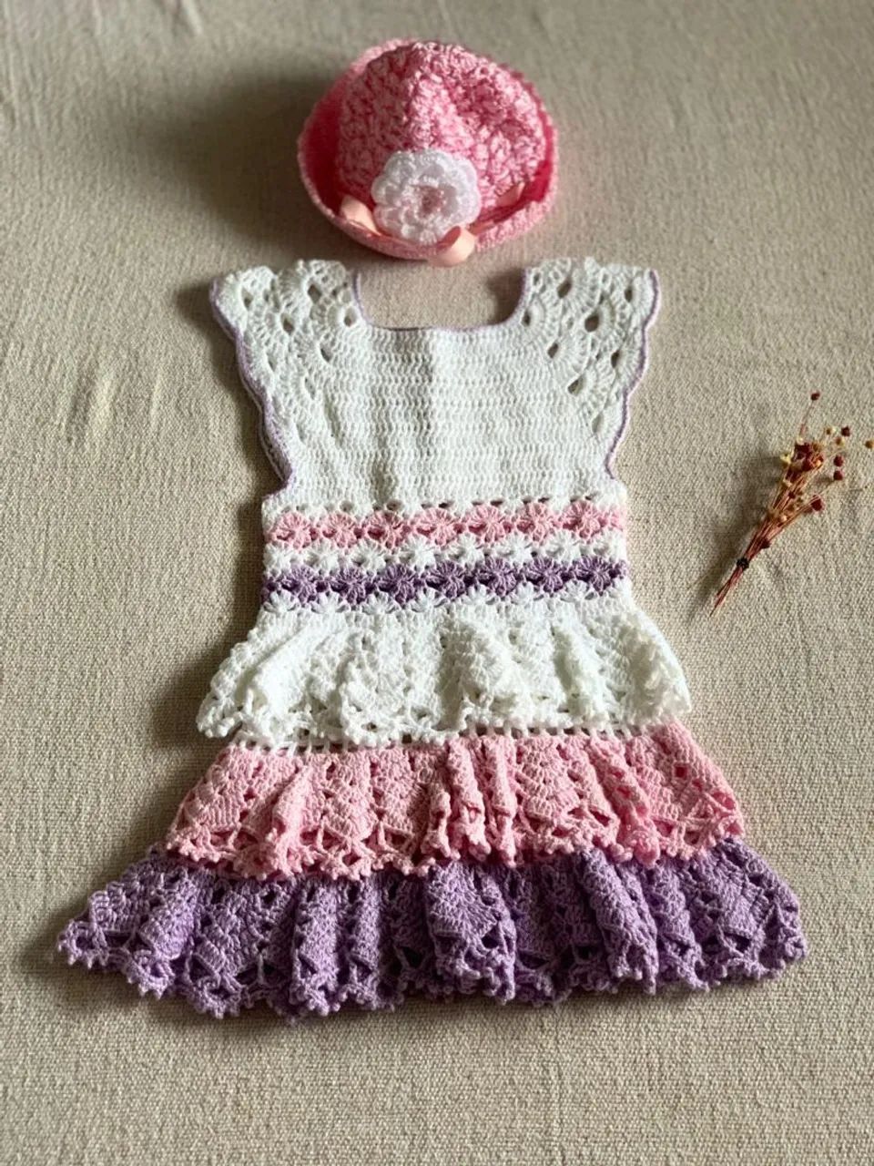 Vestido e chapéu em crochê  - Foto 3