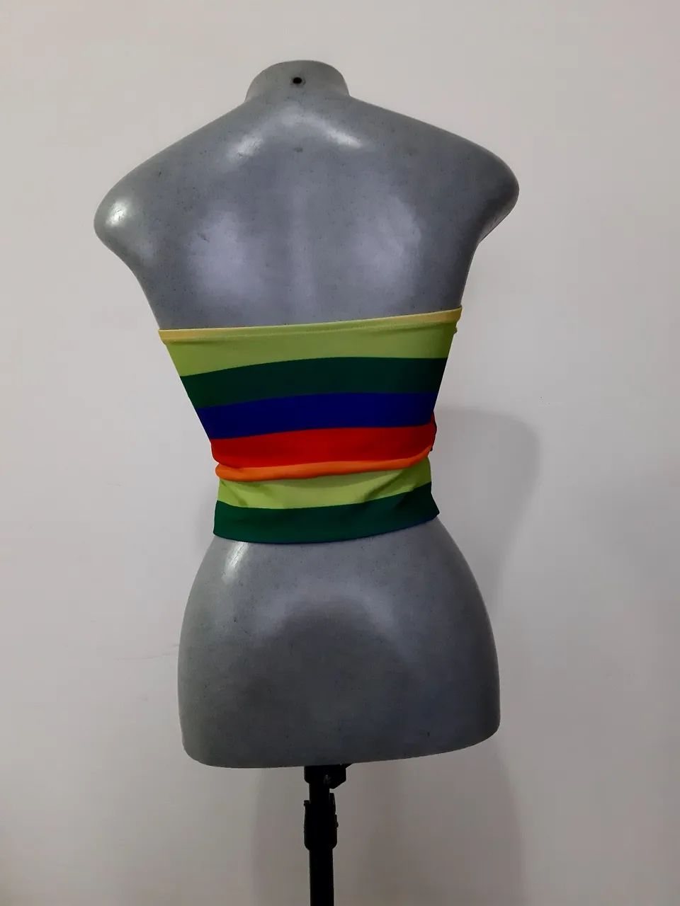 top cropped tomara que caia arco-íris - Foto 4