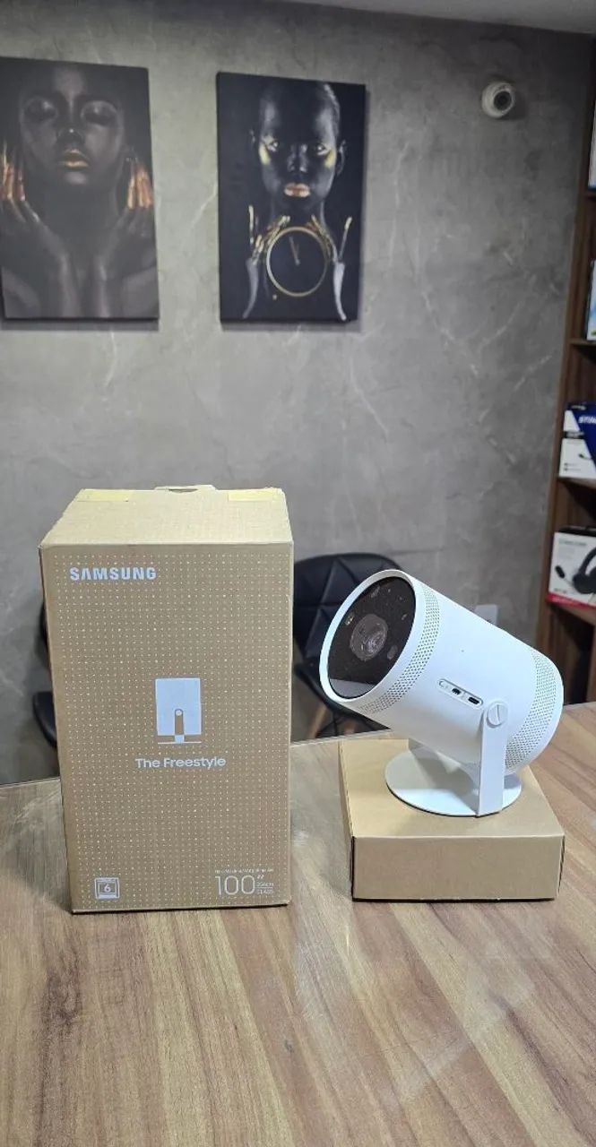 Projetor Smart Portátil Samsung The Freestyle, de 30 a 100 Polegadas.