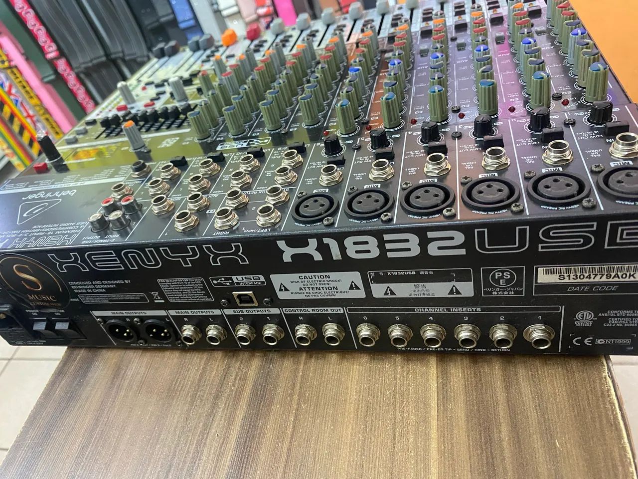 Mesa de som Behringer X1832 USB - Foto 5