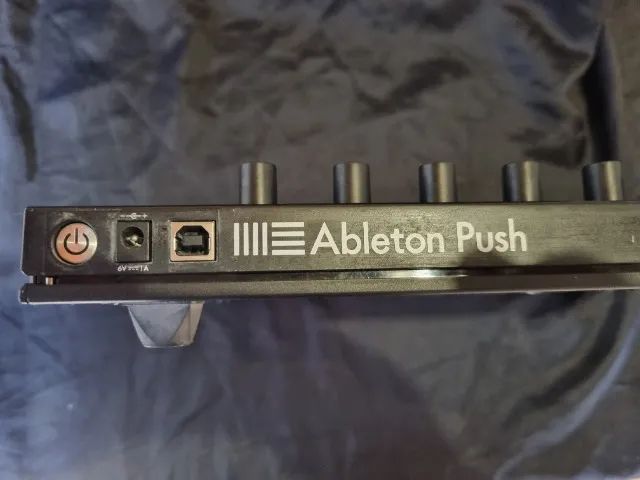 Ableton Push 1 Com Cabo Usb Controlador Midi - Foto 3
