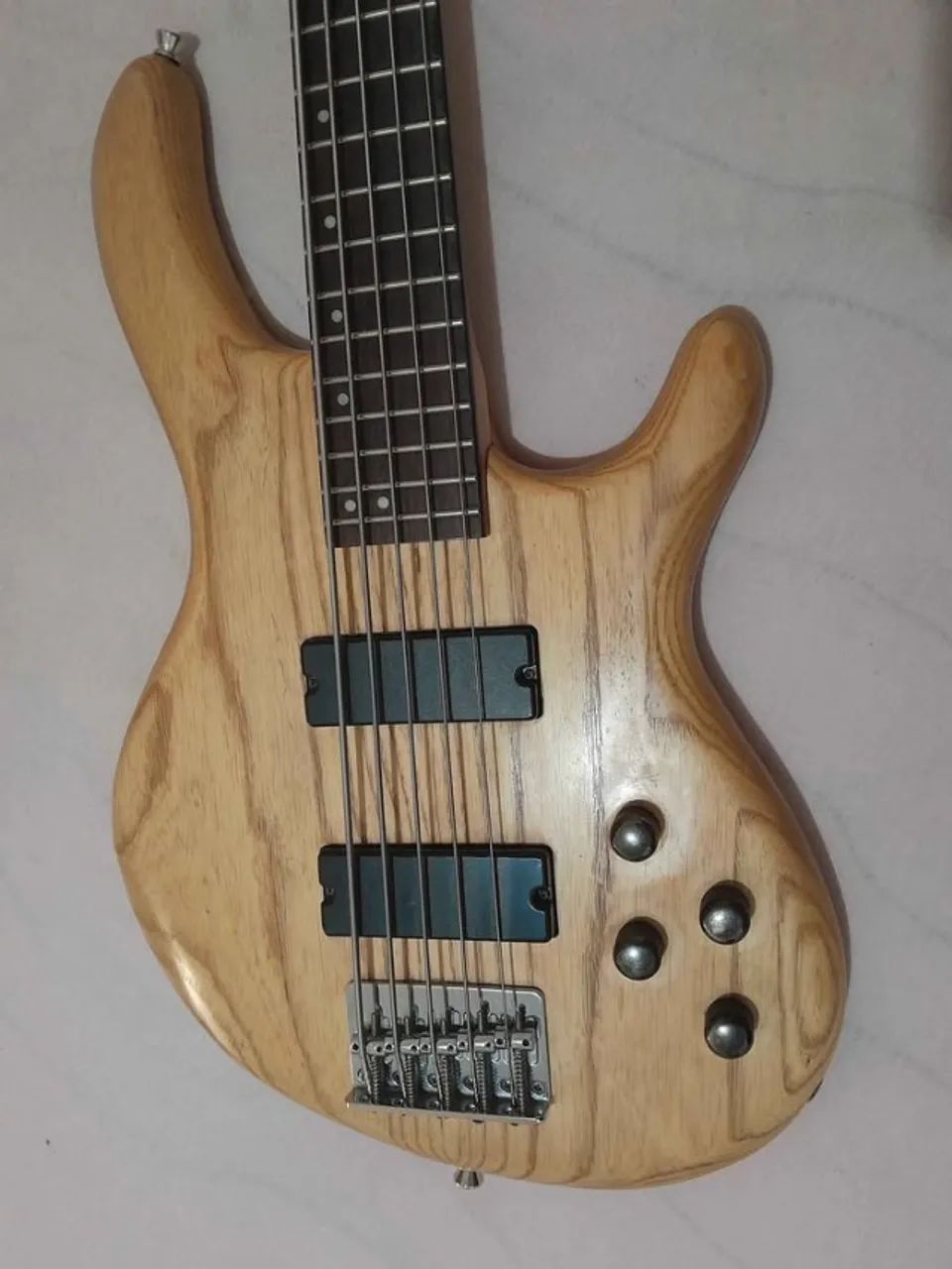 Baixo Cort Action V DLX