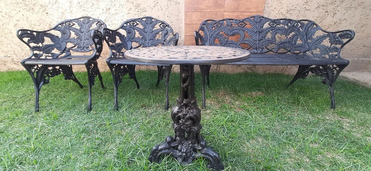 Conjunto de mesa e cadeiras  Samambaia em Alumínio Fundido usado - Foto 3
