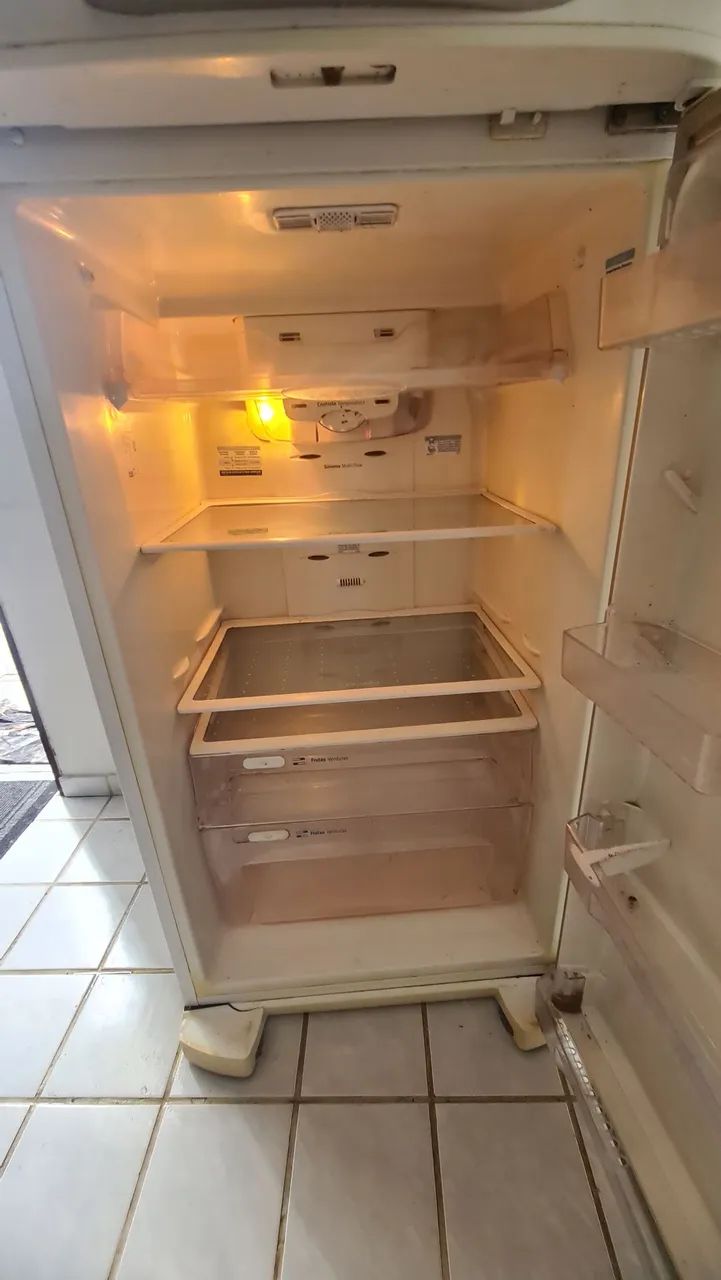 Vende-se geladeira Frost free Eletrolux 382l  - Foto 6