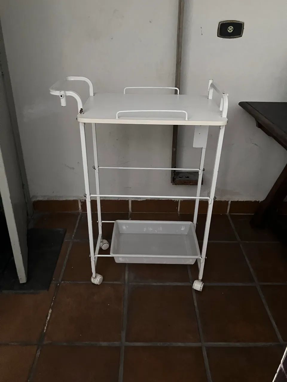 Carrinho auxiliar para salão