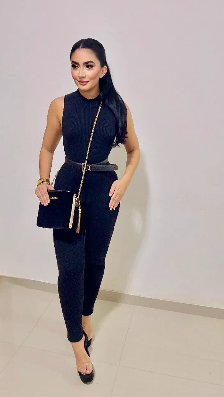 Bolsa preta Carmen Steffens baú 
