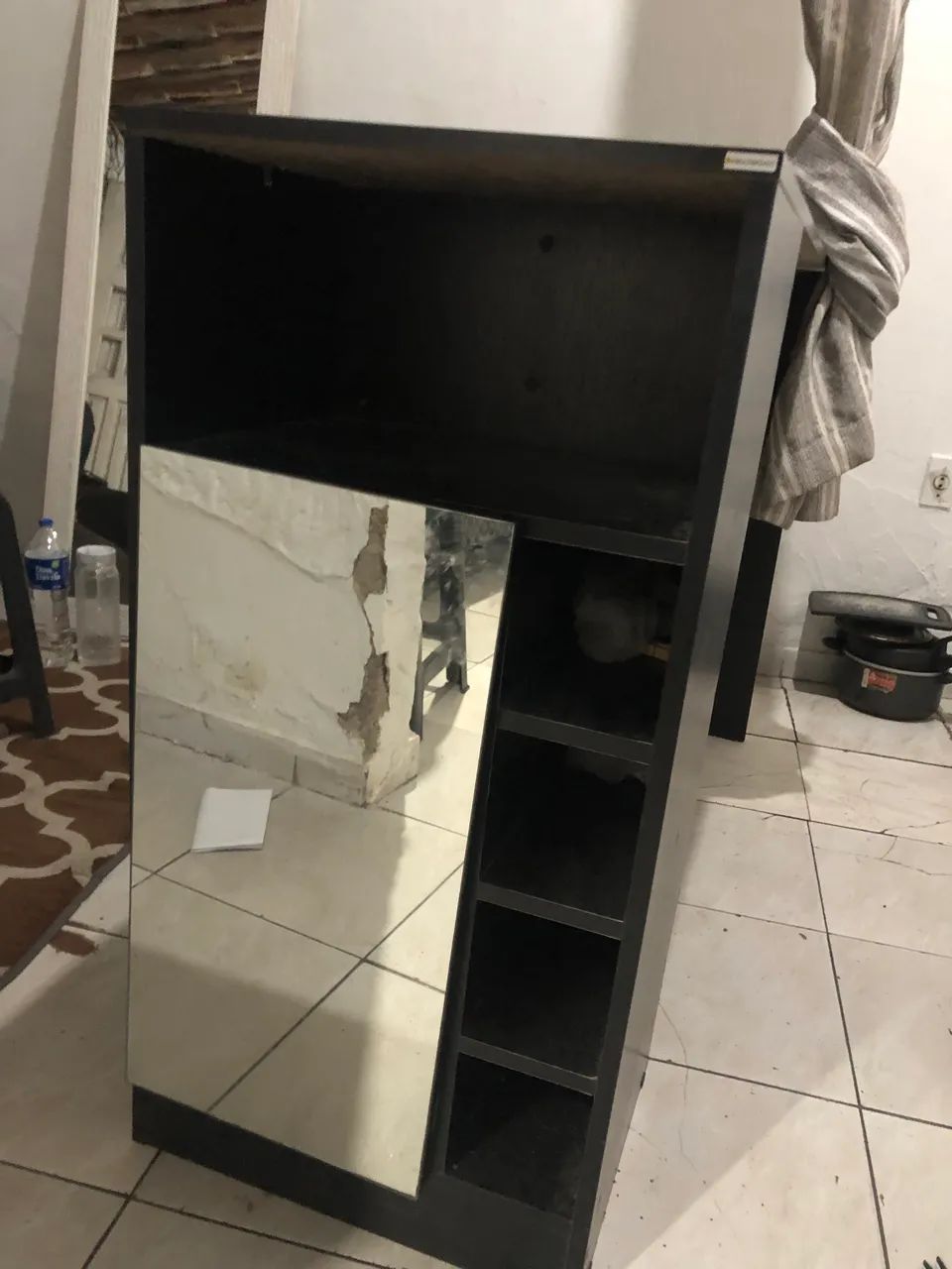 BALCÃO PRETO ADEGA COM ESPELHO - Foto 2