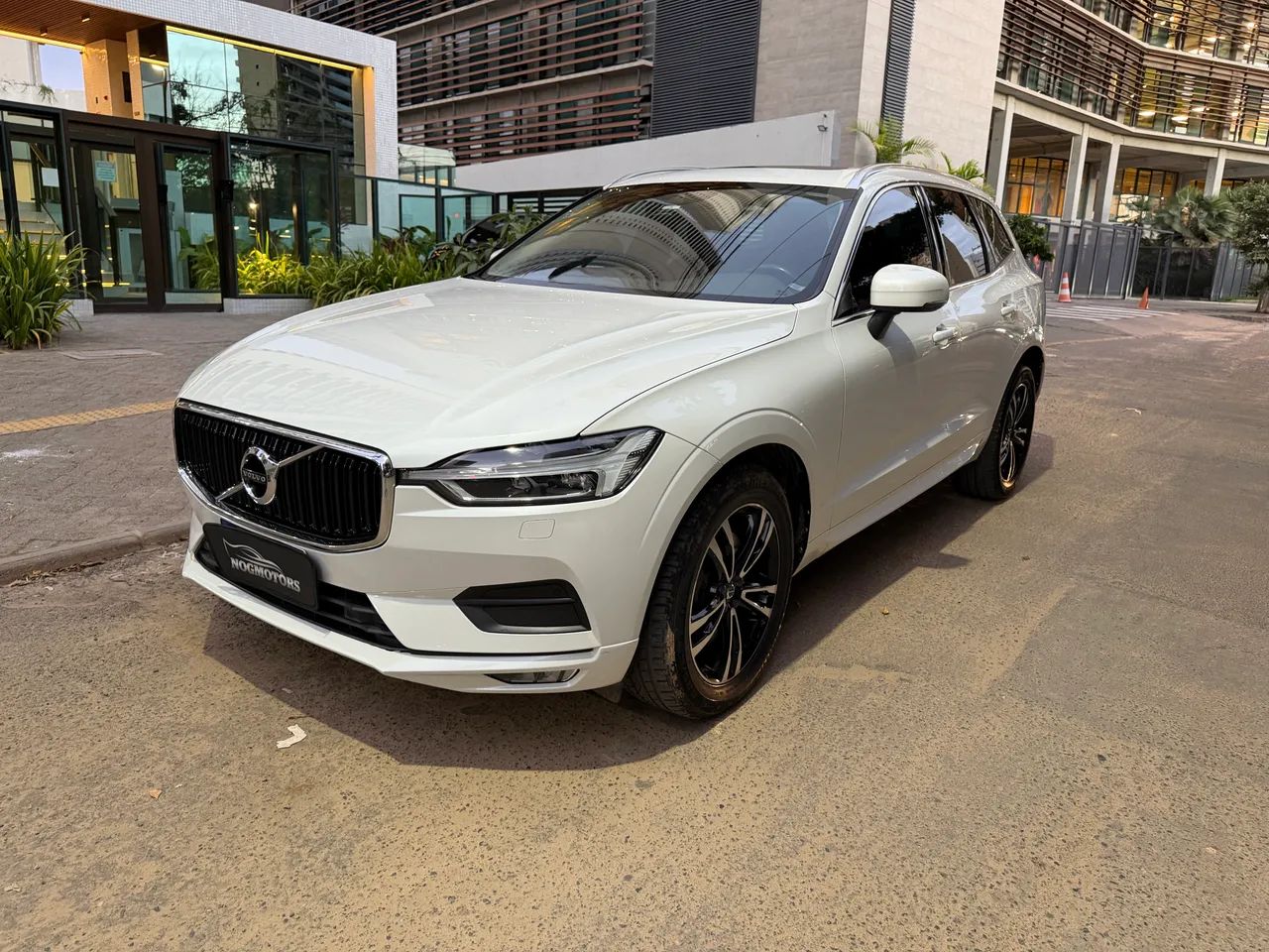 Volvo Xc60 XC 60 D-5 MOMENTUM 2.0 AWD Diesel 5p 2019