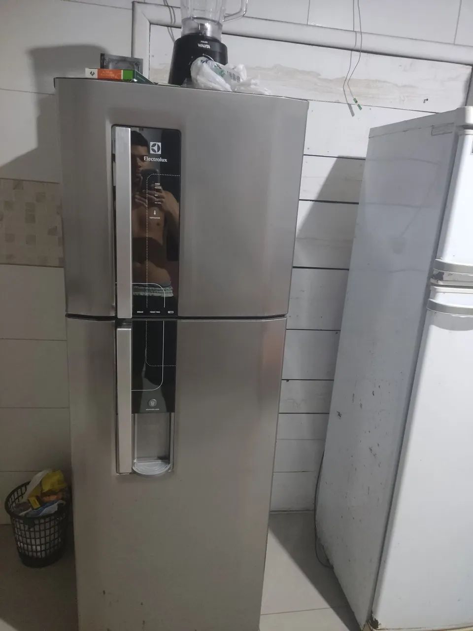 Vendo 2 geladeiras pra remoção de peças ou conserto 