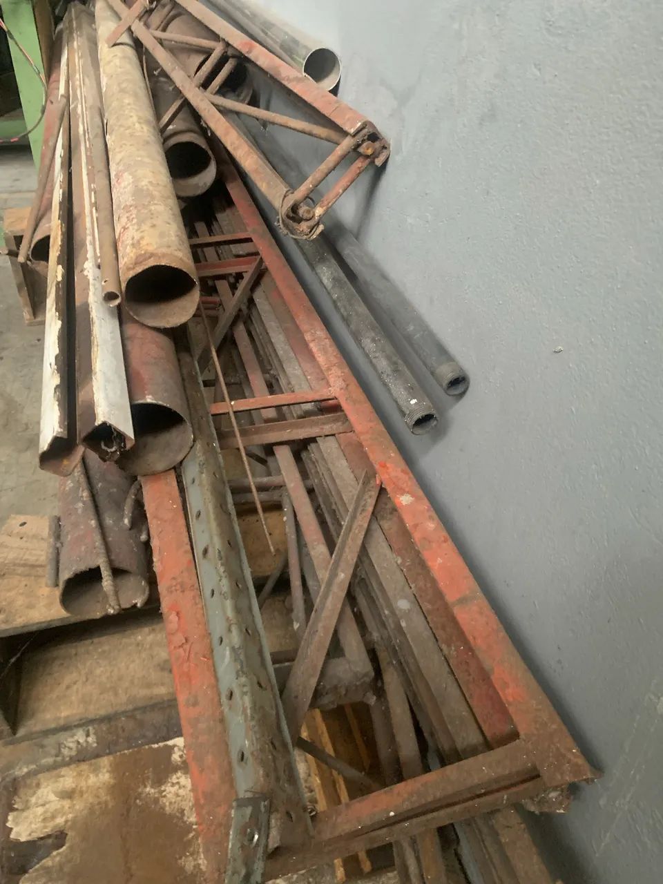 3 Treliças de 4,90mts cada + 7 tubos postes 