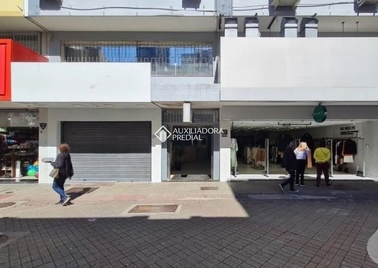 Excelente sala para alugar no Centro de Florianópolis.