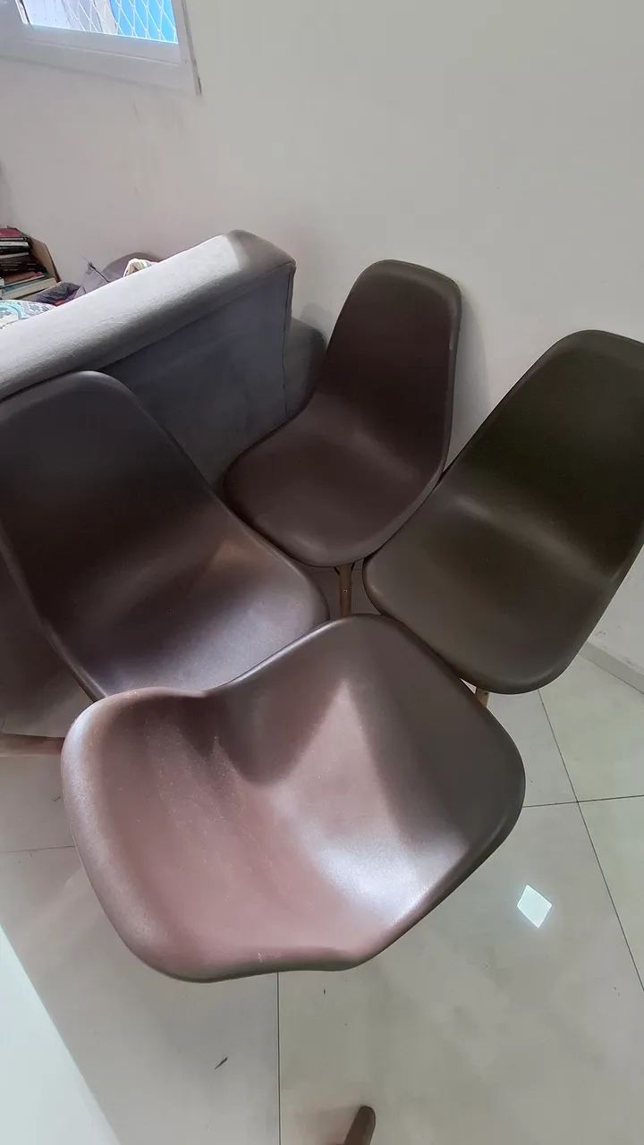 Mesa c/ 4 cadeiras 1,30m por 0,90cm - Foto 4
