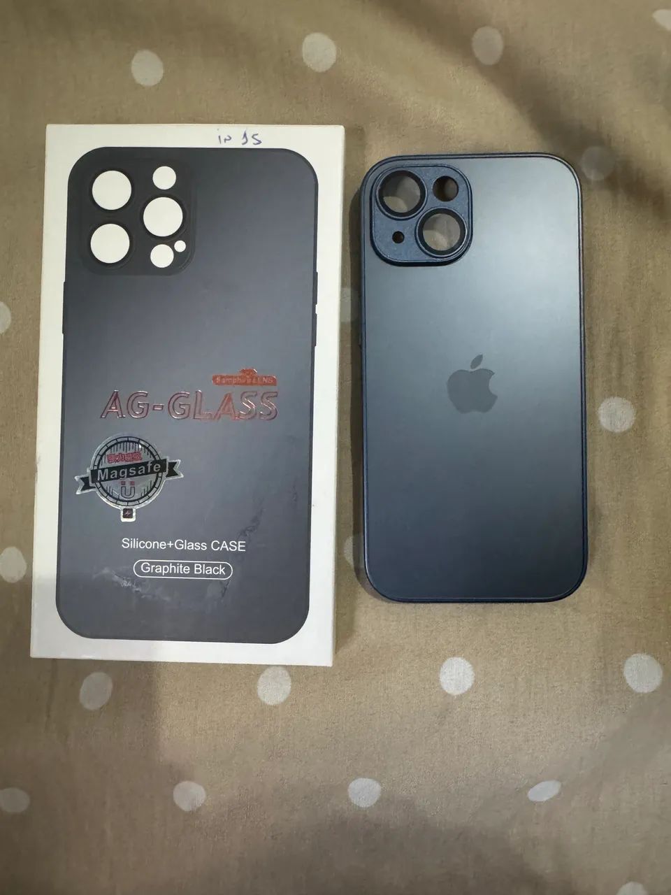 3 capinhas de iphone 15