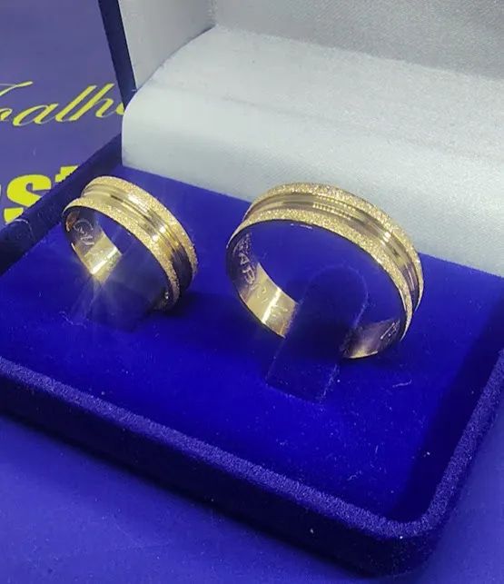 Alianças Ouro 18 Kilates Noivado Casamento Peso 7.30 Gramas 6 mm Detalhes  Lisa e Fosca no - Foto 4