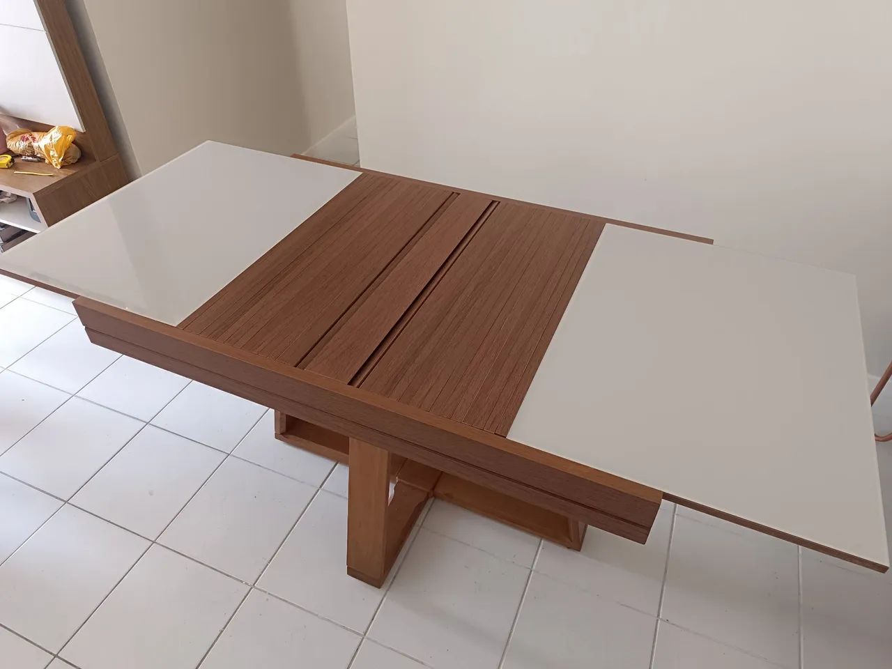 Mesa de 4 ou 6 lugares retrátil perfeito estado 