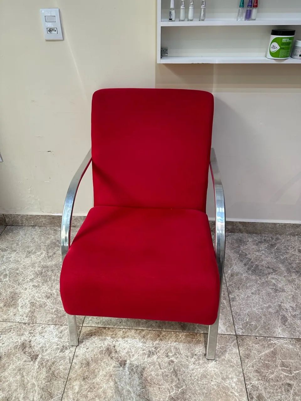 Poltrona vermelha cromada