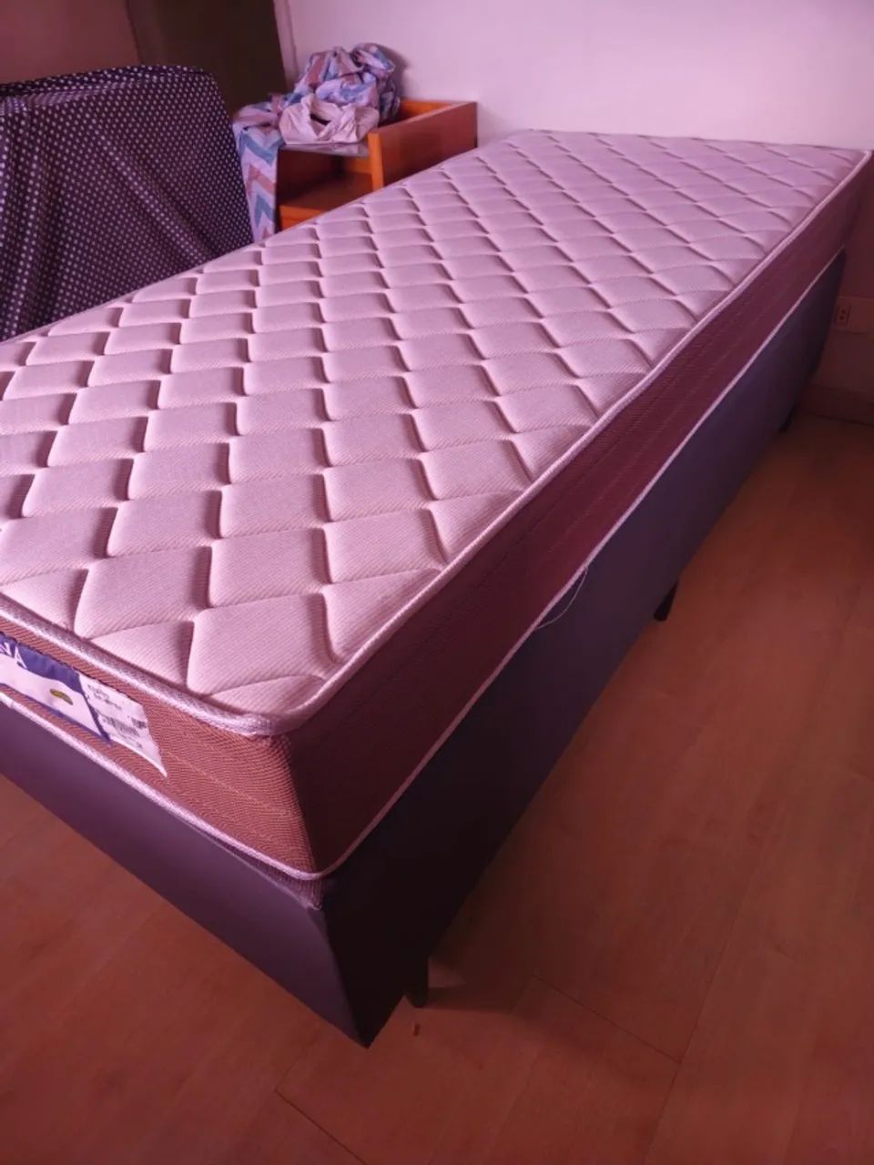 Cama e colchão praticamente novos da Ortobom!