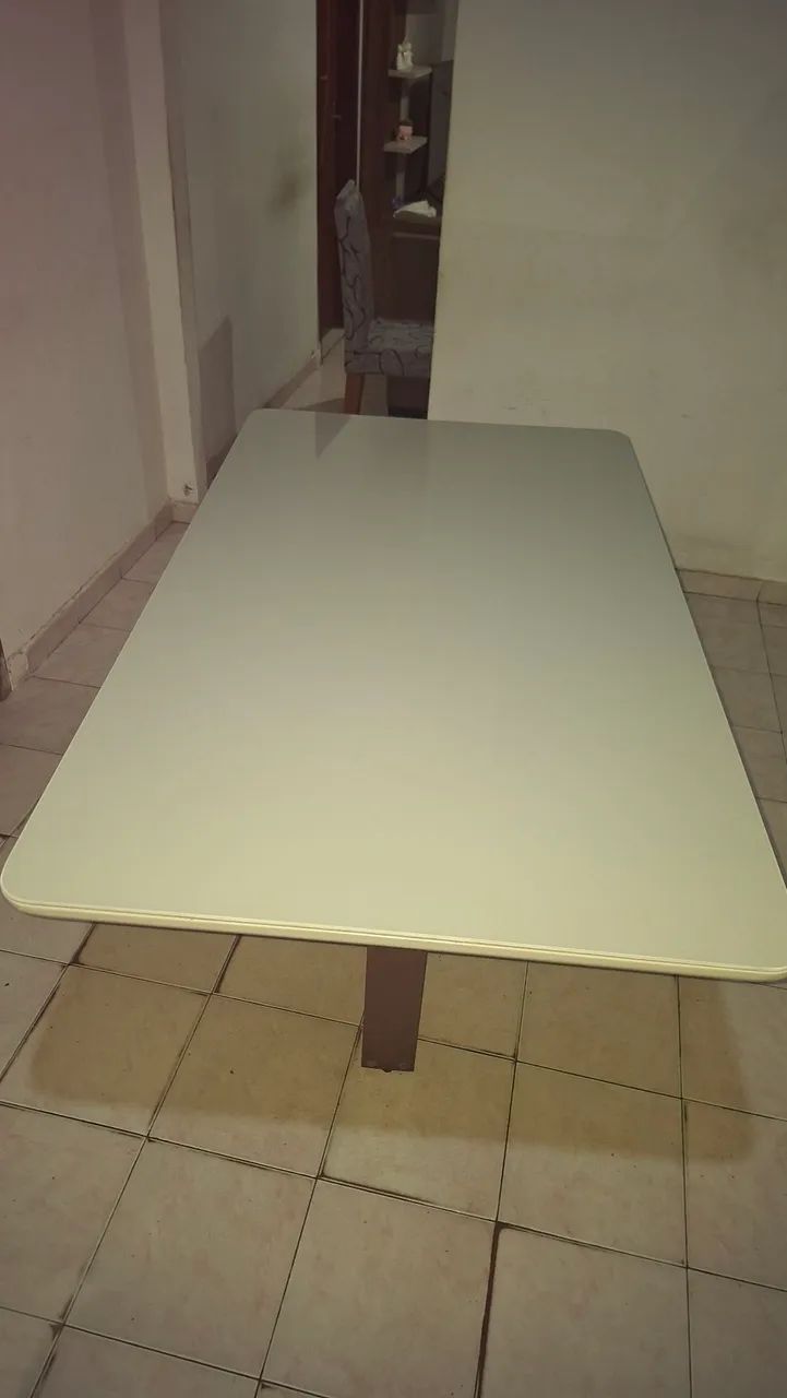 Mesa de Jantar com tampo de vidro