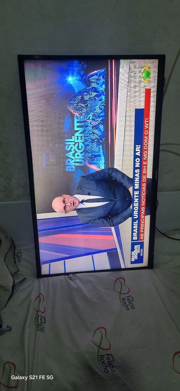 Vendo tv semp 39 polegadas funcionando perfeitamente não tem controle nem pezinho  - Foto 3