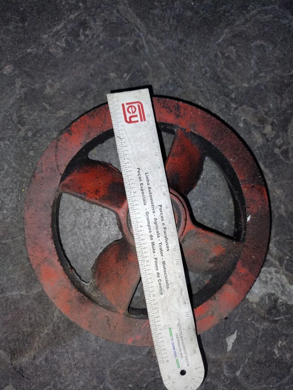 Polia cabeçote compressor ar 20cm eixo 5/8" usada - Foto 2