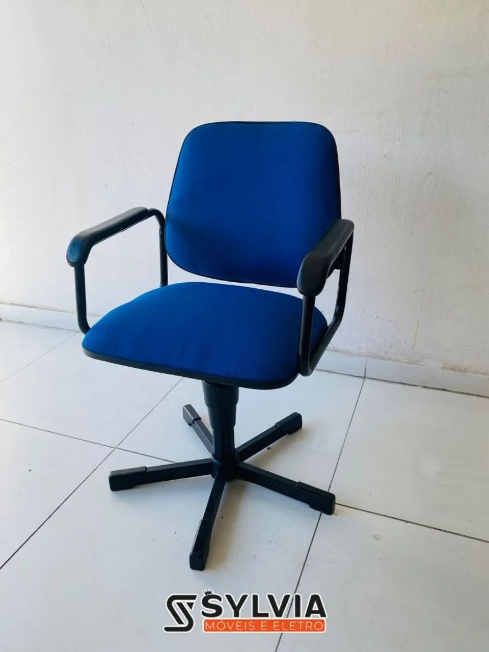 Cadeira de escritório acolchoada azul - Foto 5