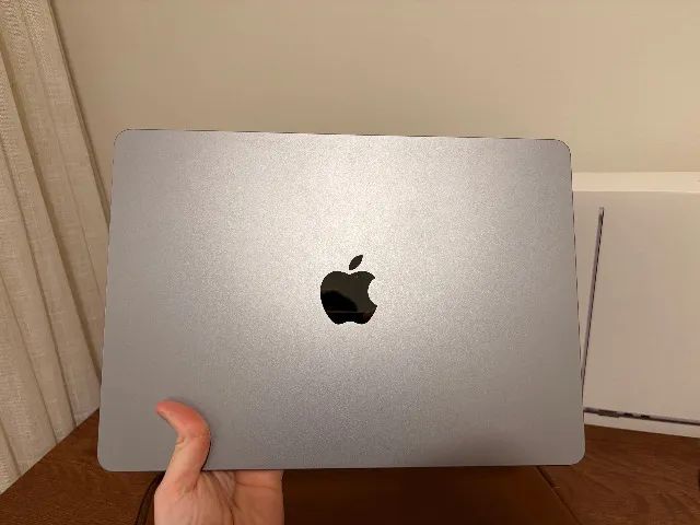 MacBook Air M2 (8GB RAM, 256GB SSD) - Space Gray + Case de Couro