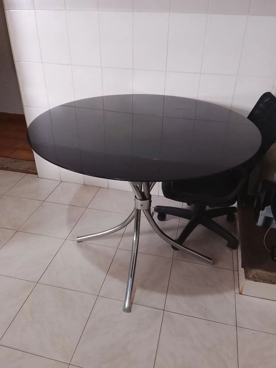 Mesa de vidro sem cadeiras  - Foto 2