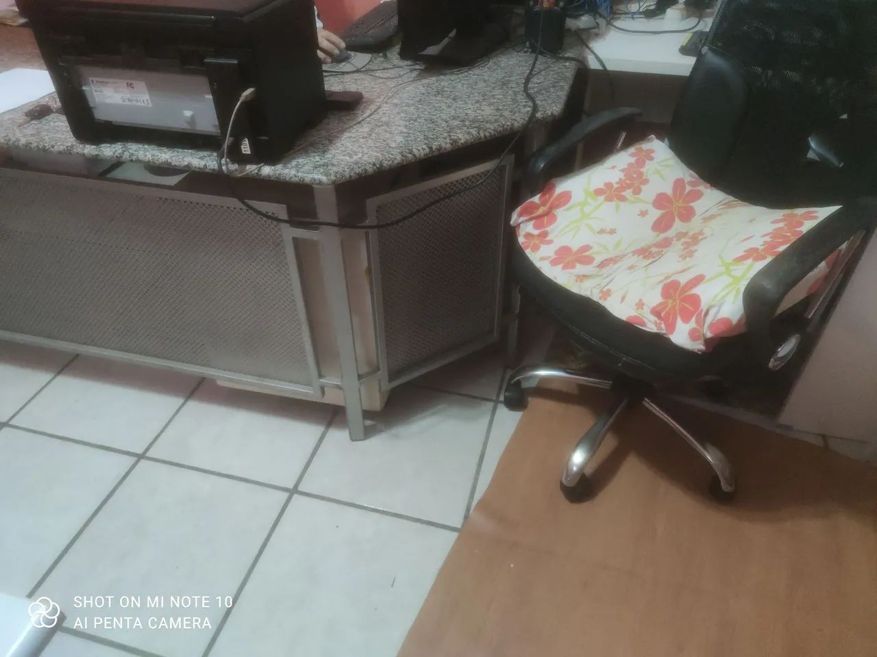 Mesas de escritório e estante  - Foto 4