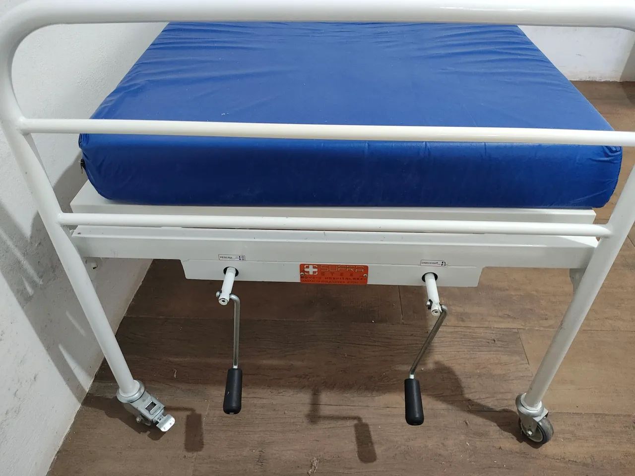 vendo cama hospitalar/com colchão  - Foto 3