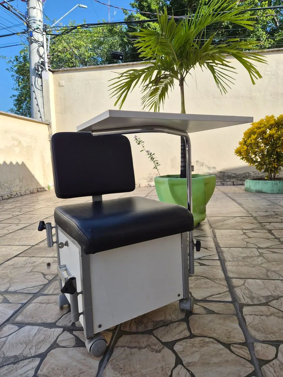 Cadeira de Manicure (Gaveta e Mesa)
