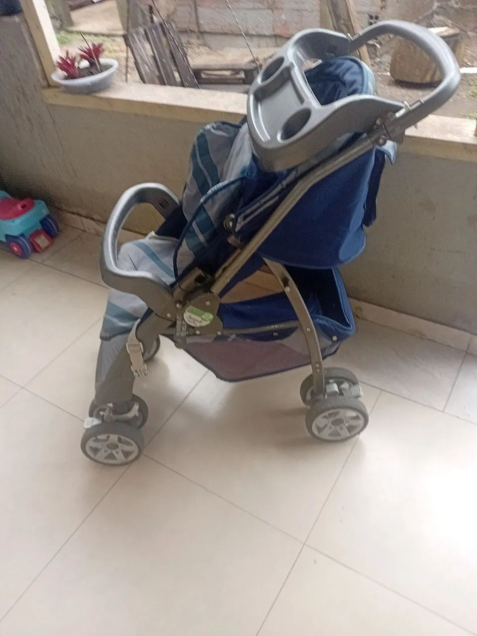 Carrinho ótimo estado 