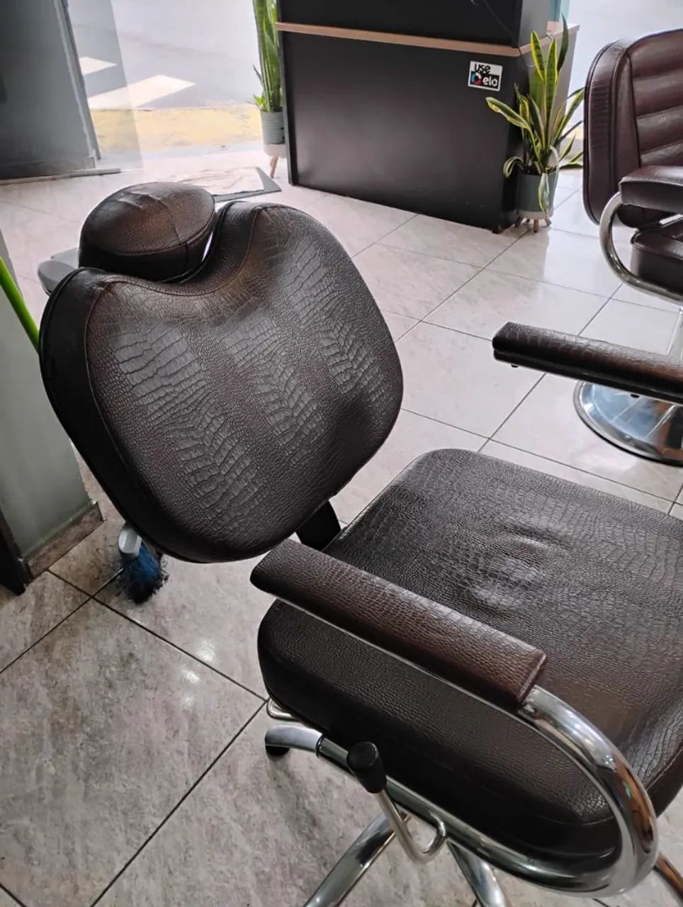 Cadeira/Poltrona barbeiro/barbearia  - Foto 2