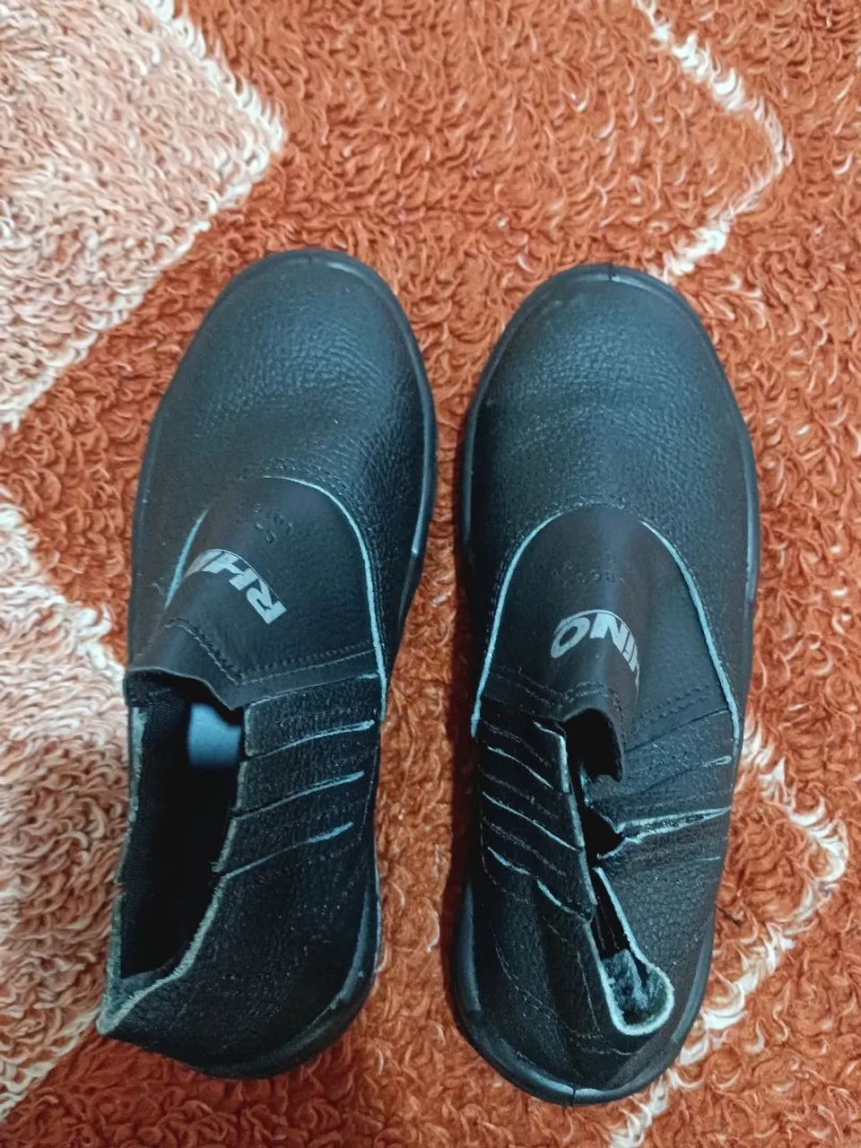 VENDE-SE BOTA EPI PRETA
