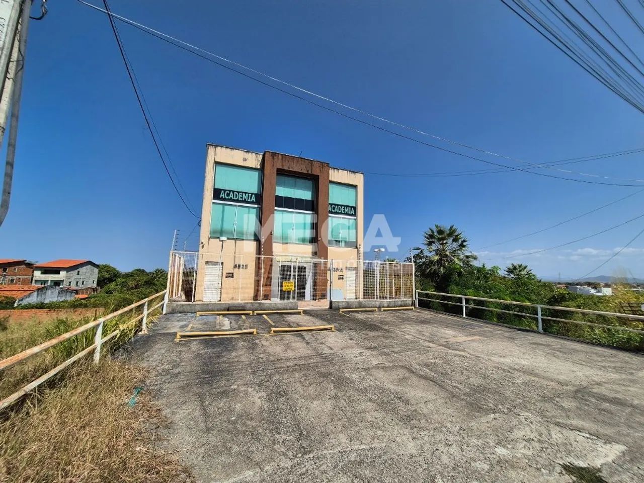 Prédio comercial com 8 salas no bairro Pau Serrado em Maracanaú, CE