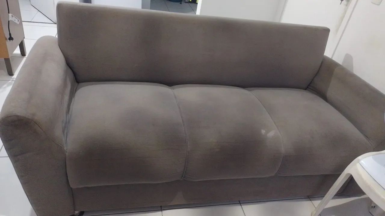 Sofá enorme três lugares 