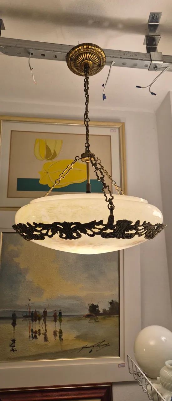 Plafon pendente em vidro com pátina marmorizada e guarnição em bronze - diâm. 39cm