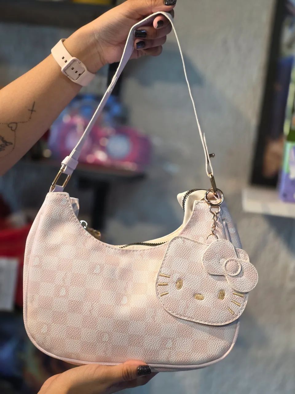 Bolsa de Ombro Hello Kitty - Estilo & Delicadeza ?