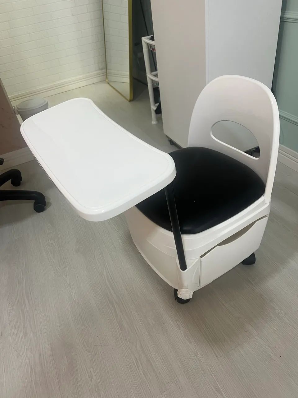 Cadeira cirandinha manicure