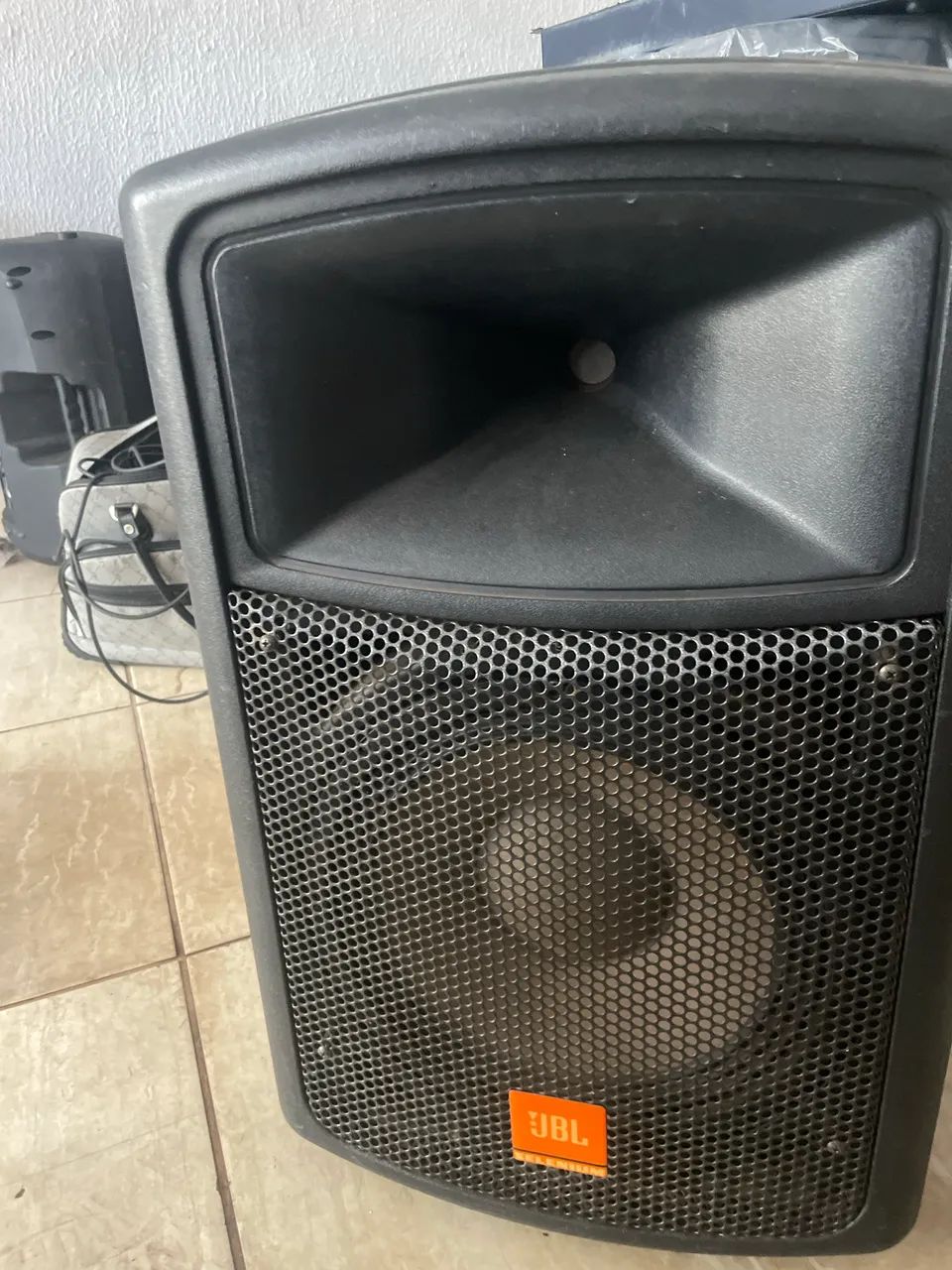Caixa ativa jbl 12 polegadas 