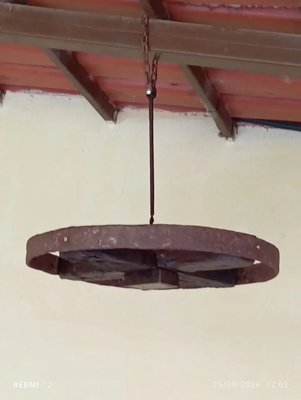 Lustre rústico de Braúna e ferro