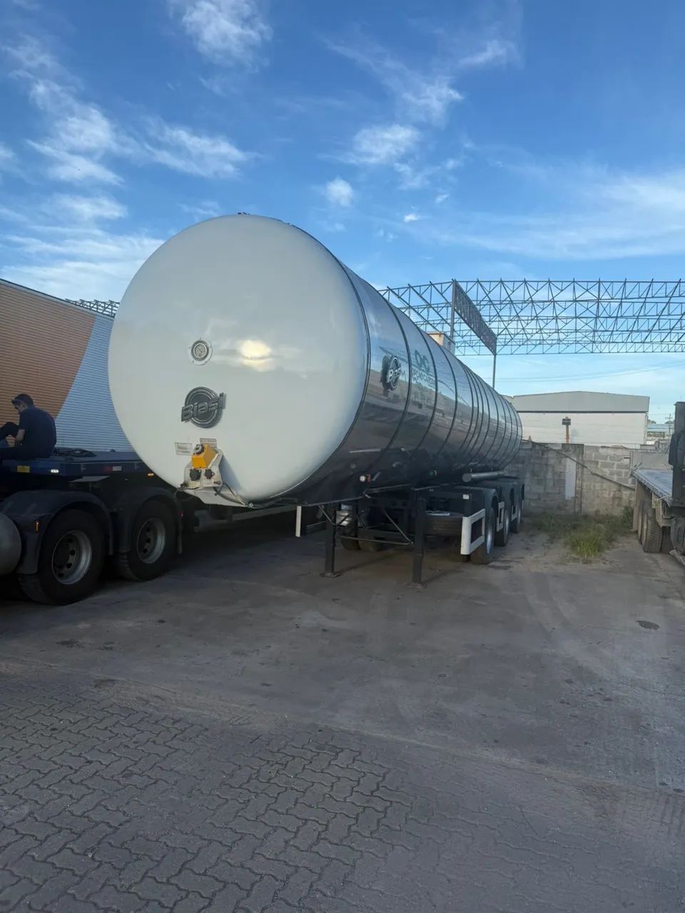 Carreta Tanque Térmica Inox  - Foto 4