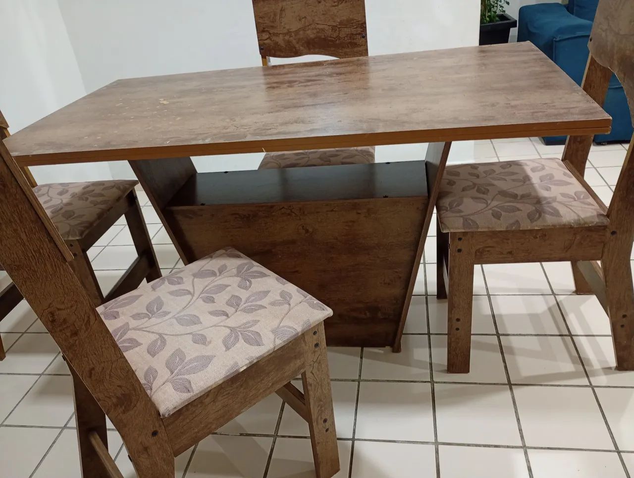Conjunto mesa e madeira + 4 cadeiras