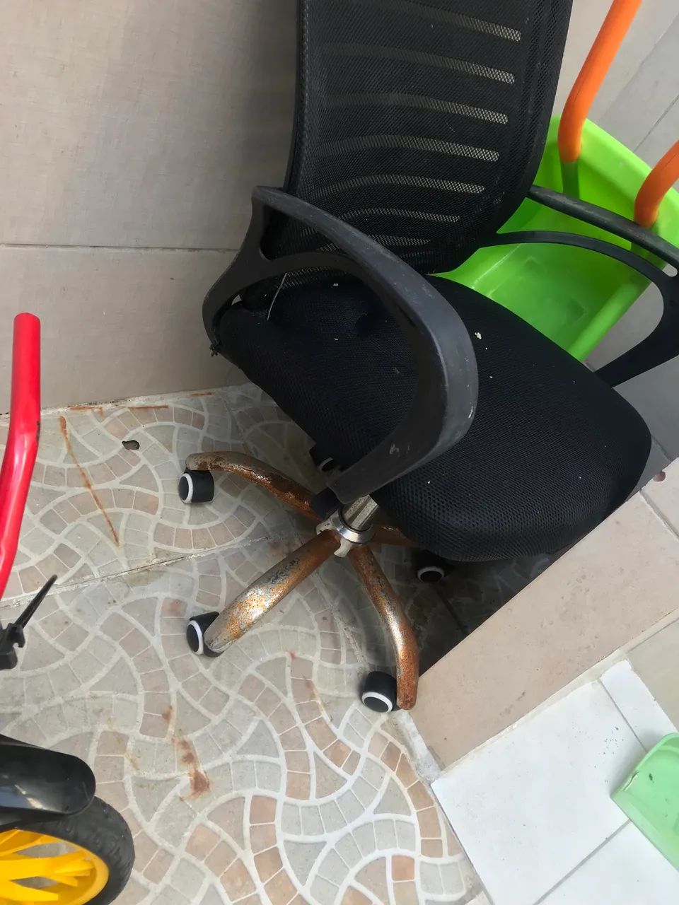 Vendo essa cadeira 60 - Foto 2
